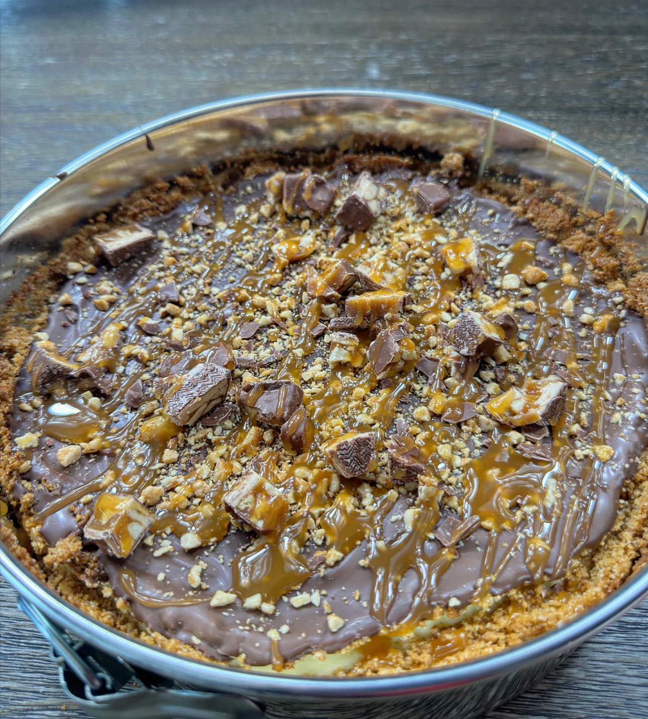 snickers-cheesecake