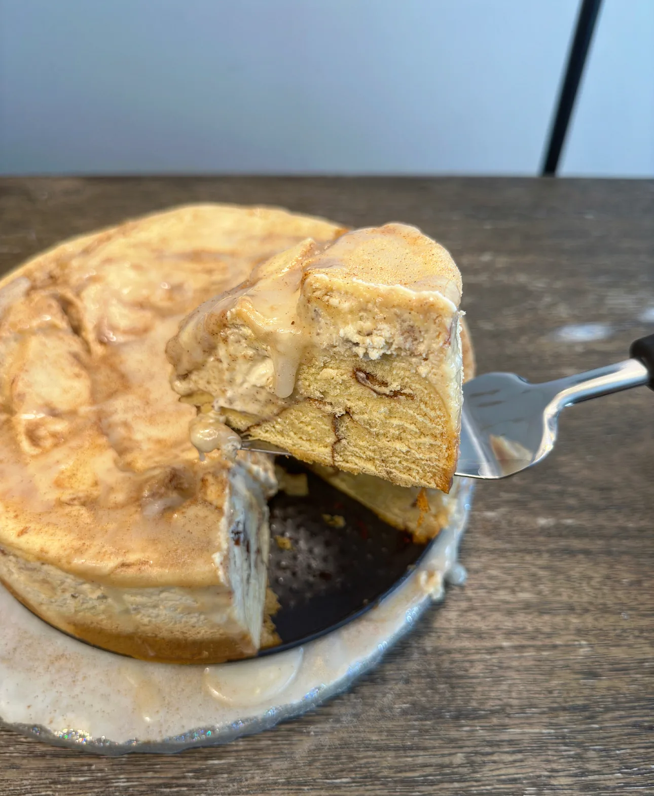 cinnamon-roll-cheesecake