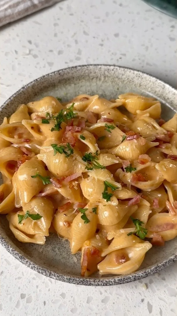 spicy-shells-with-crispy-bacon