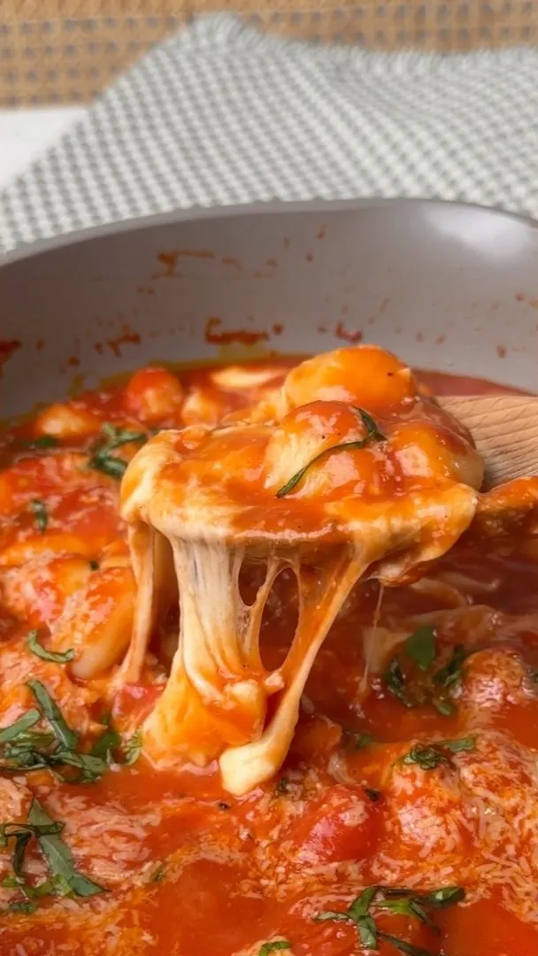 tomato-basil-gnocchi-with-fresh-mozzarella