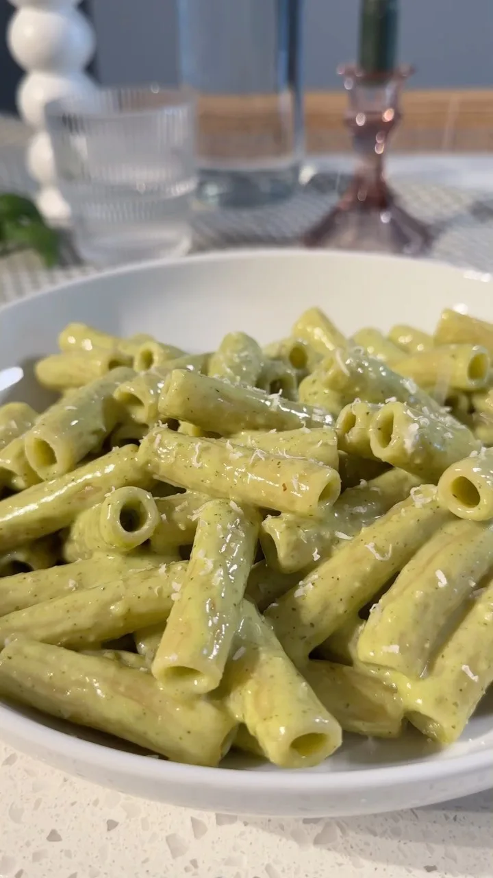 5-ingredient-cheesy-pesto-pasta