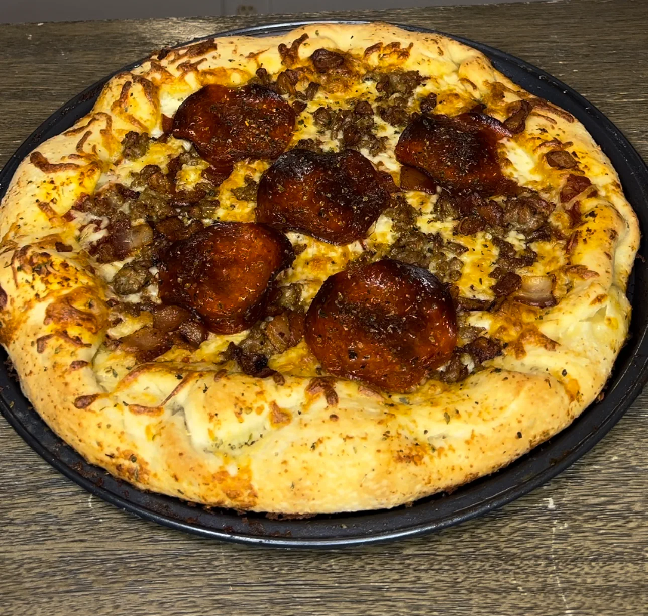mozzarella-stuffed-meatlovers-pizza