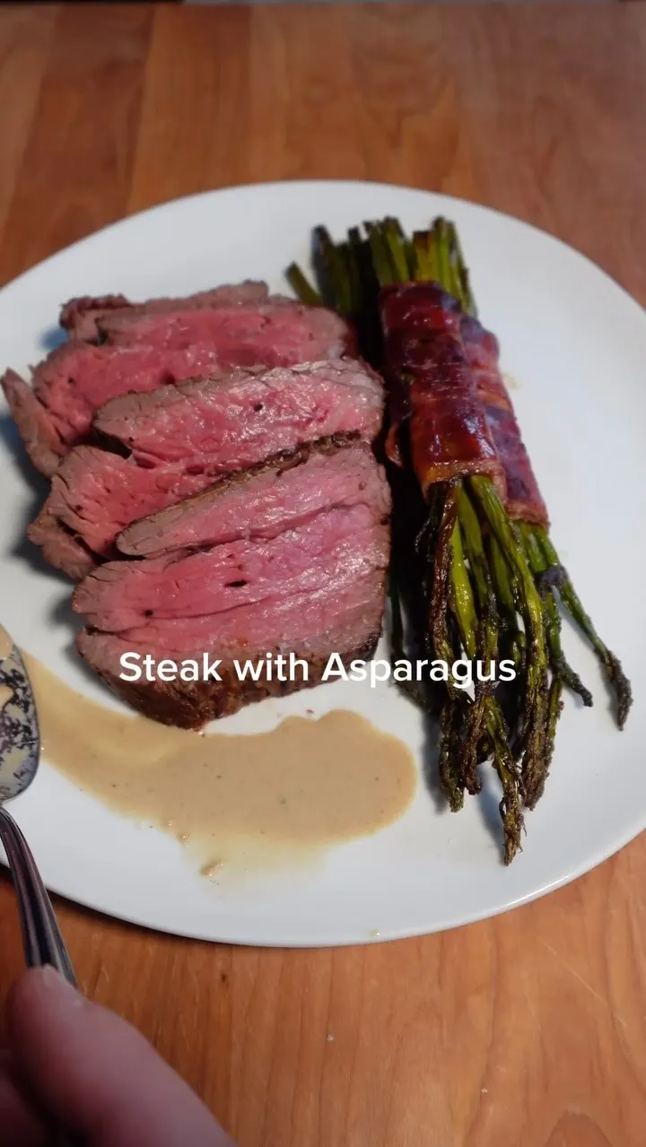 holiday-recipes-episode-2:-steak-with-asparagus