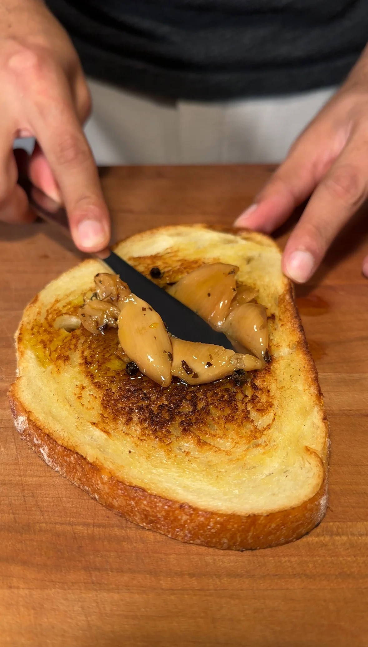 spreadable-garlic-or-garlic-confit