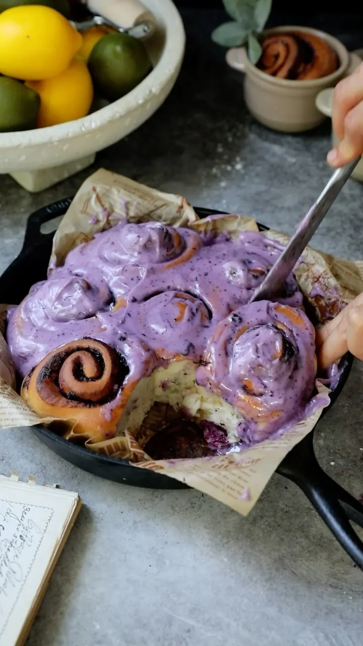 blueberry-breakfast-roll