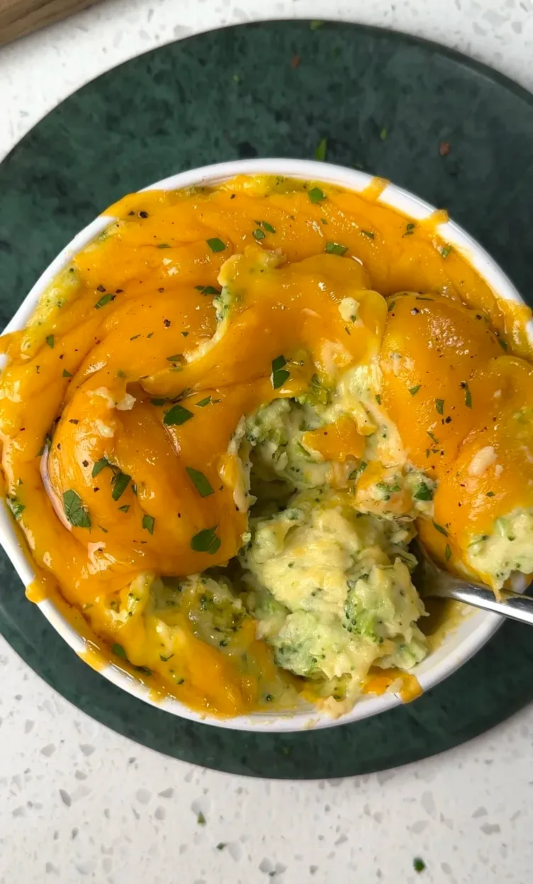broccoli-cheddar-mashed-potatoes