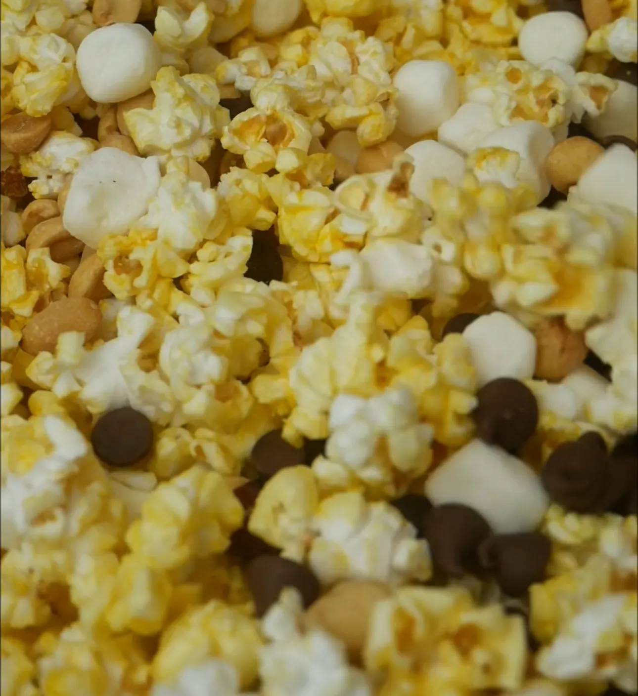 rocky-road-sweet-and-buttery-popcorn-mix