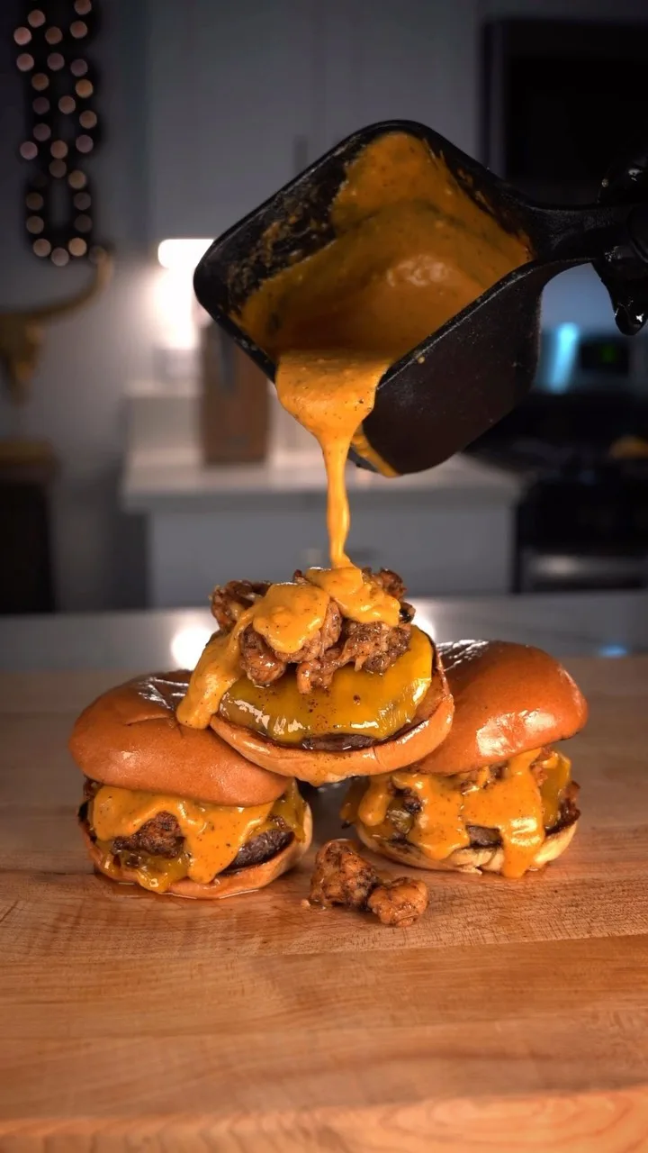 lobster-burger-wbeer-cheese