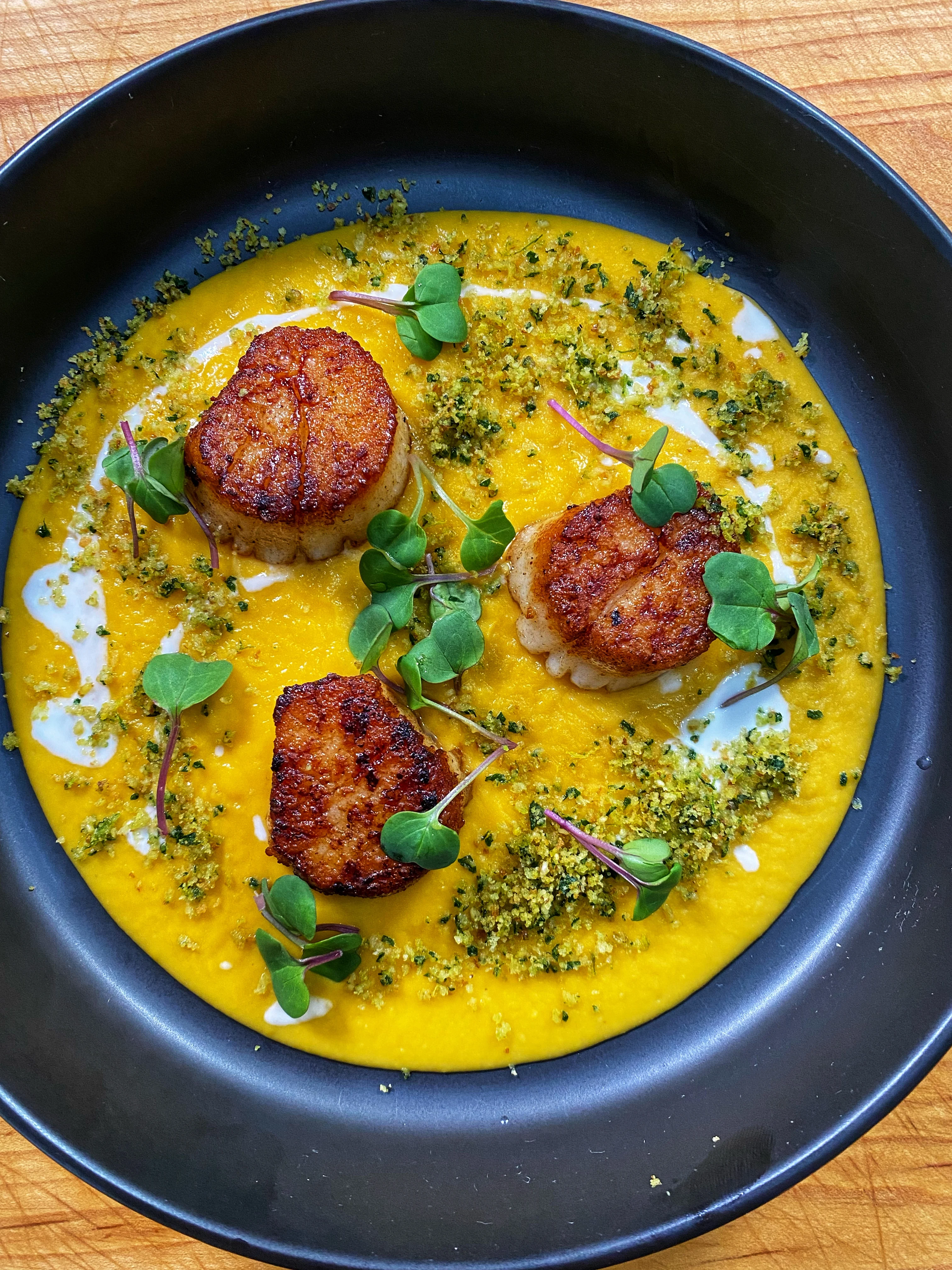 scallops-butternut-squash-puree-pine-nut-gremolata