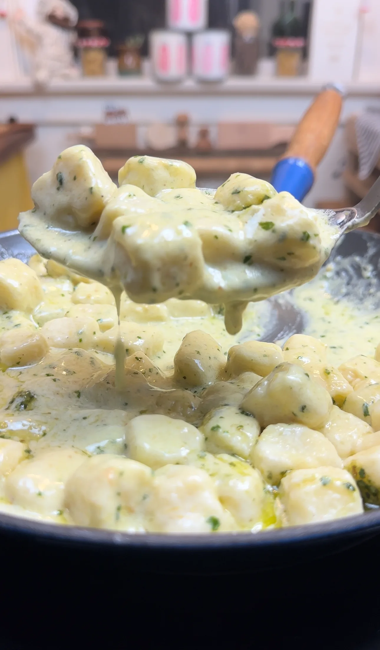 lemon-pasta-sauce-with-pesto-swirls