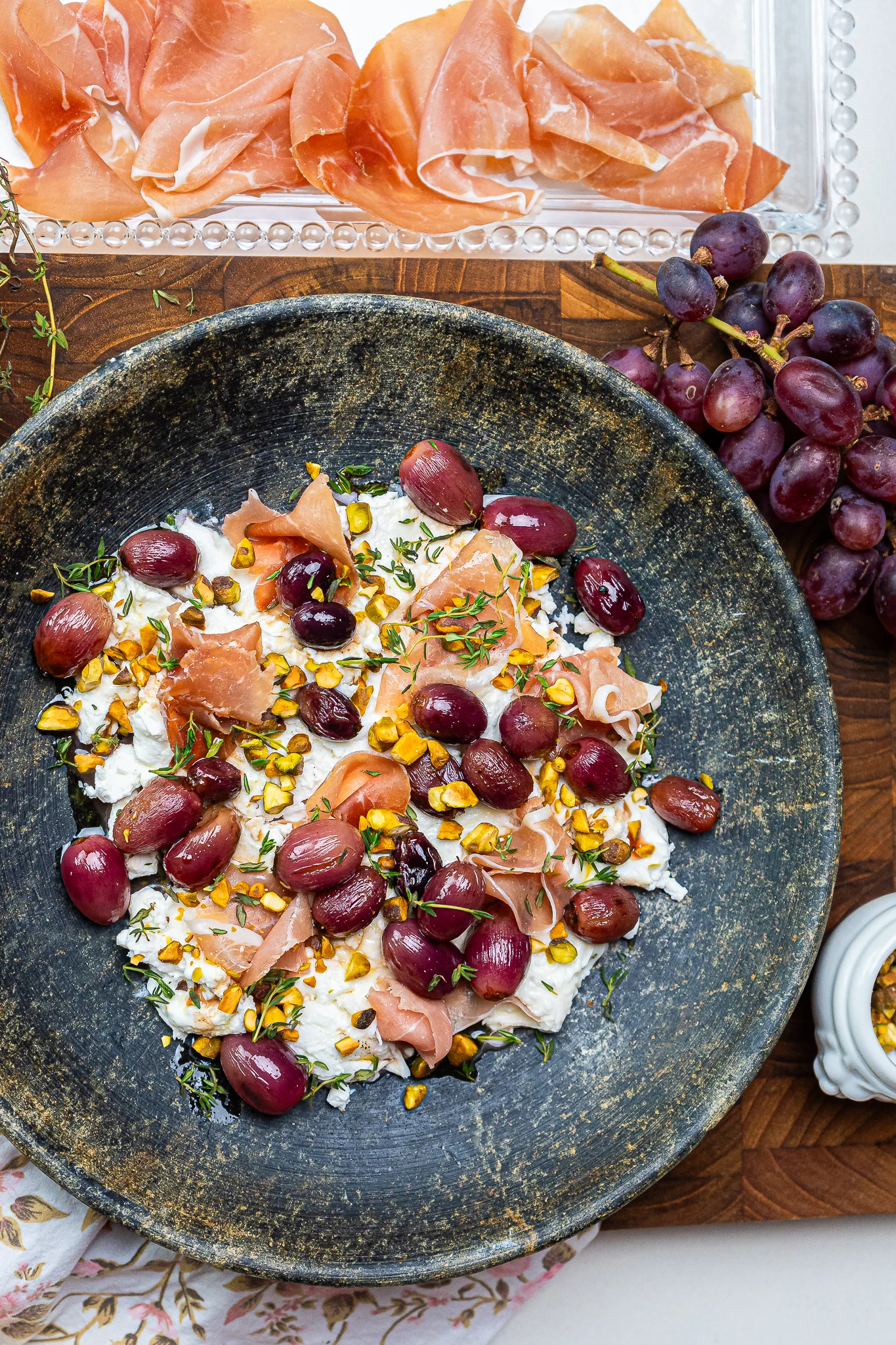 burrata-com-uvas-assadas