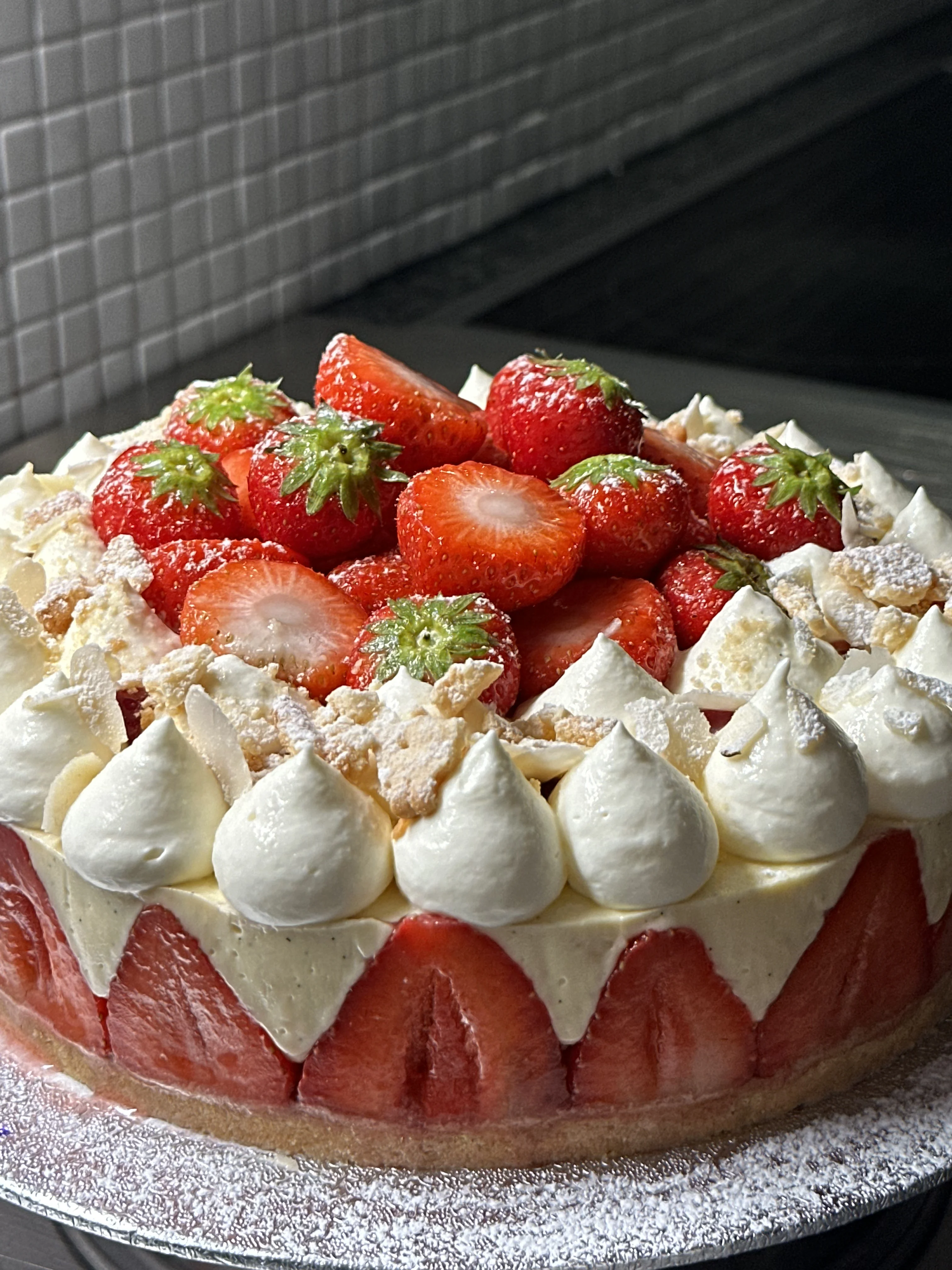 strawberry-biscuit-cake-(no-bake)