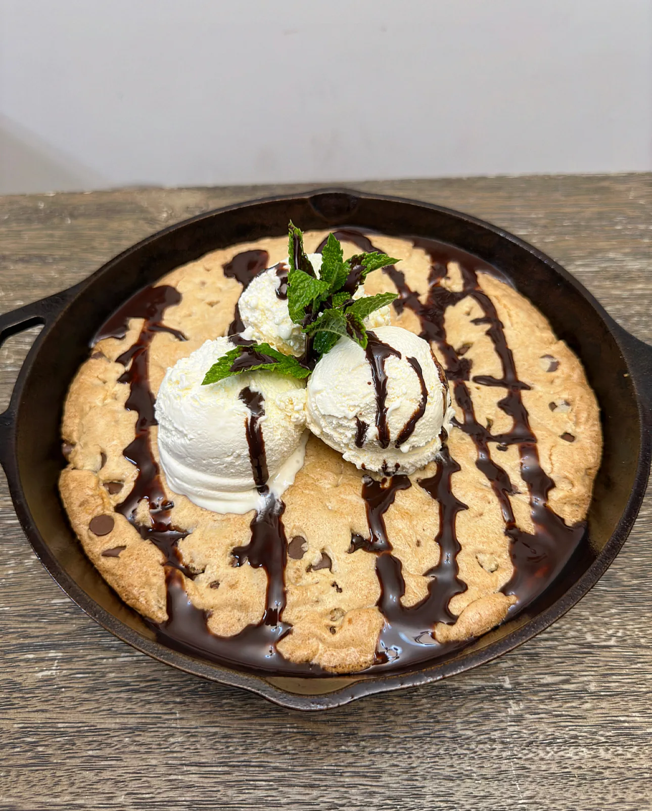 chocolate-chip-skillet-cookiepazookie