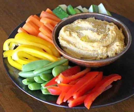 bell-pepper-strips-with-hummus-(2g-net-carbs)