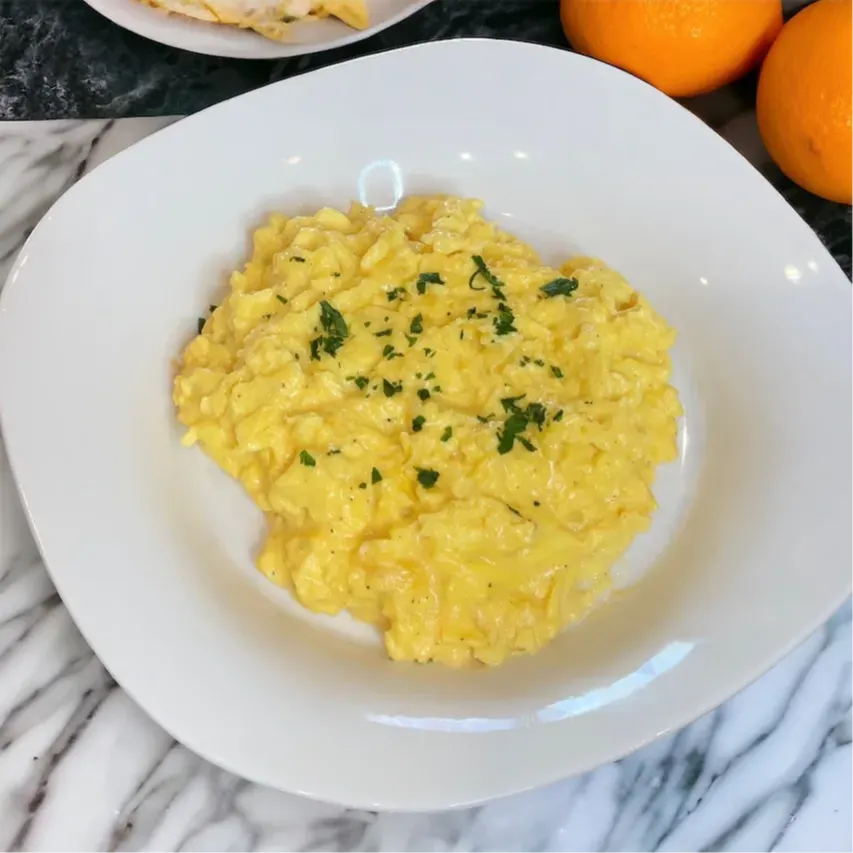 creamy-cheesy-scrambled-eggs