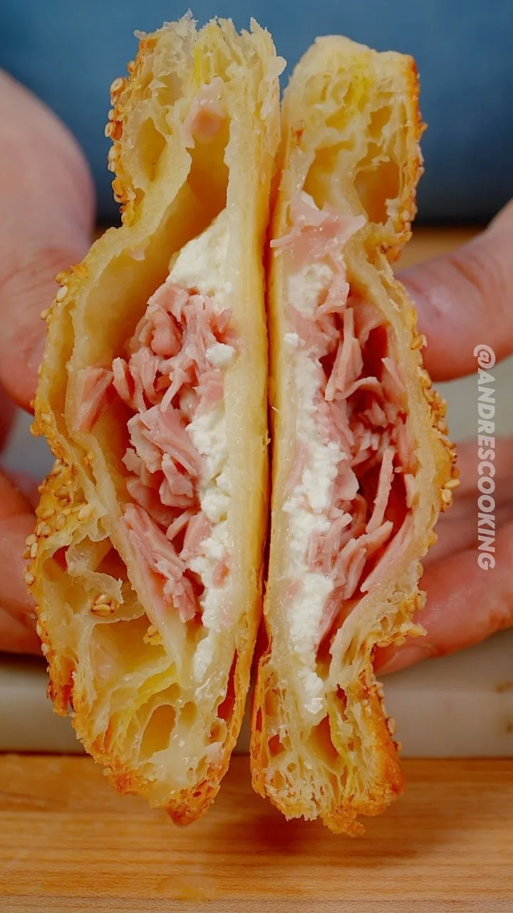 pastelitos-de-jamon-queso-y-miel-ham-cheese-and-honey-pockets