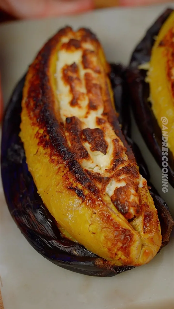 platano-con-bocadillo-y-queso-plantain-with-guava-and-cheese