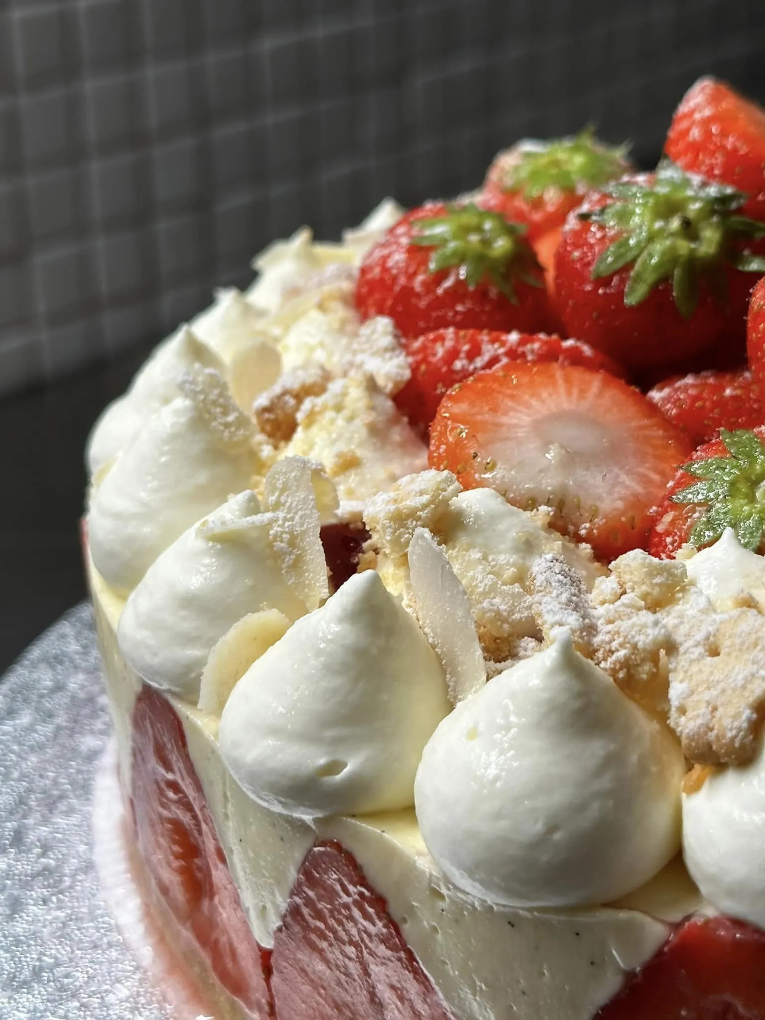 strawberry-biscuit-cake-(no-bake)