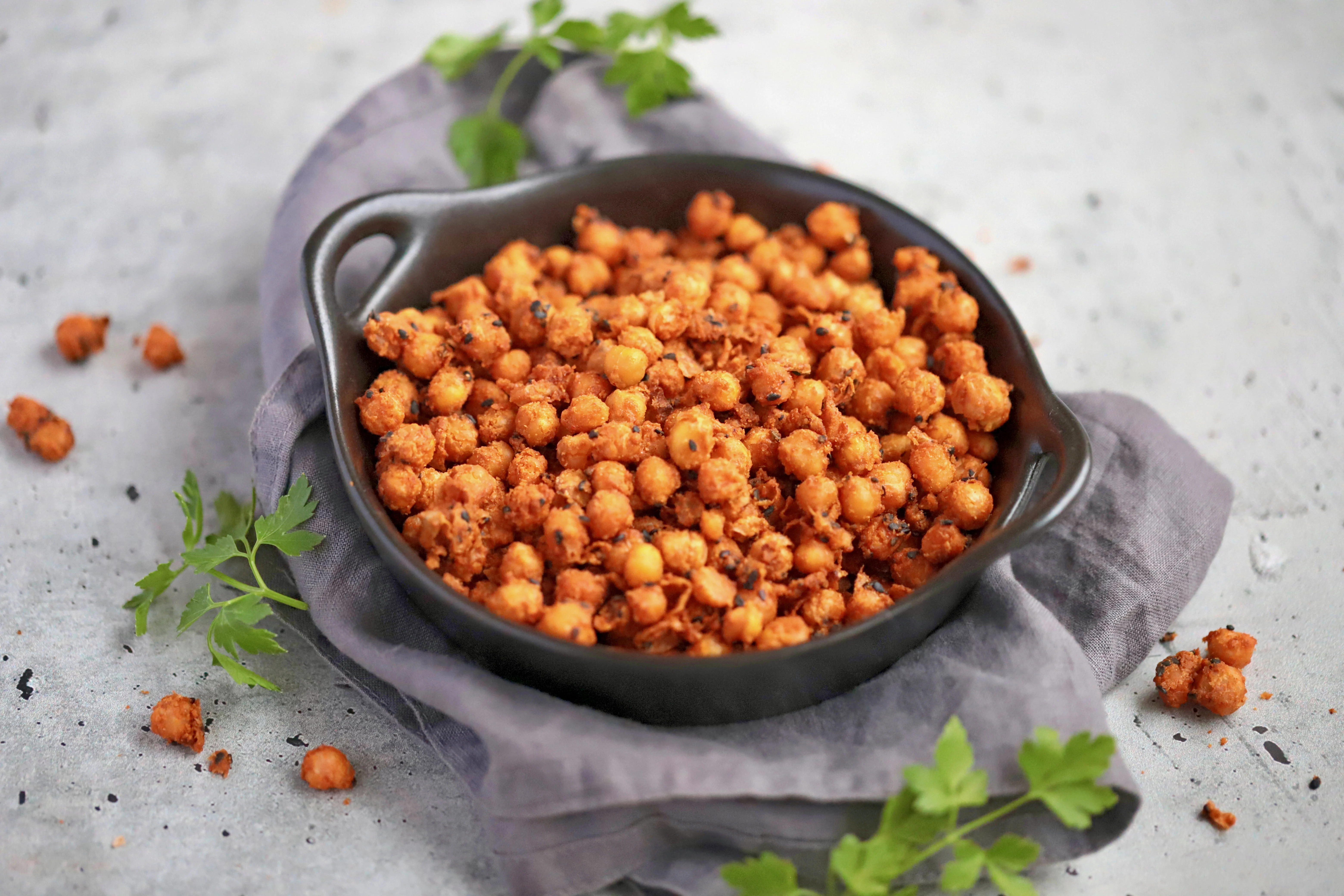 crunchy-roasted-chickpeas