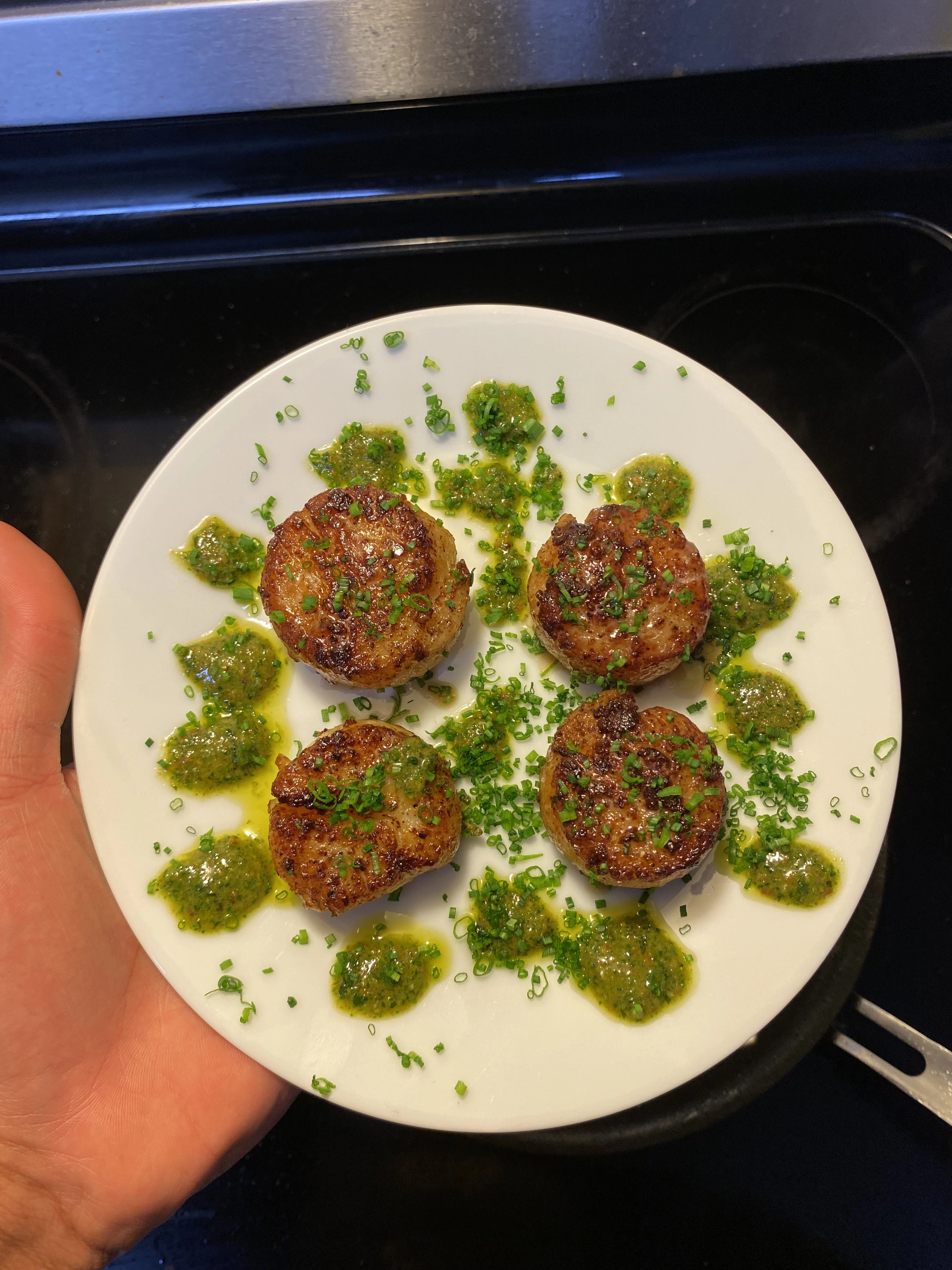 pan-seared-scallops-with-pesto-and-chives