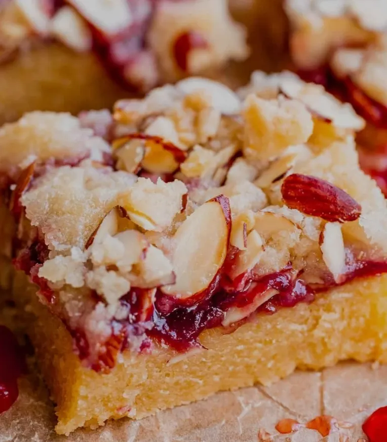 summertime-bliss:-keto-strawberry-almond-crumble-bars