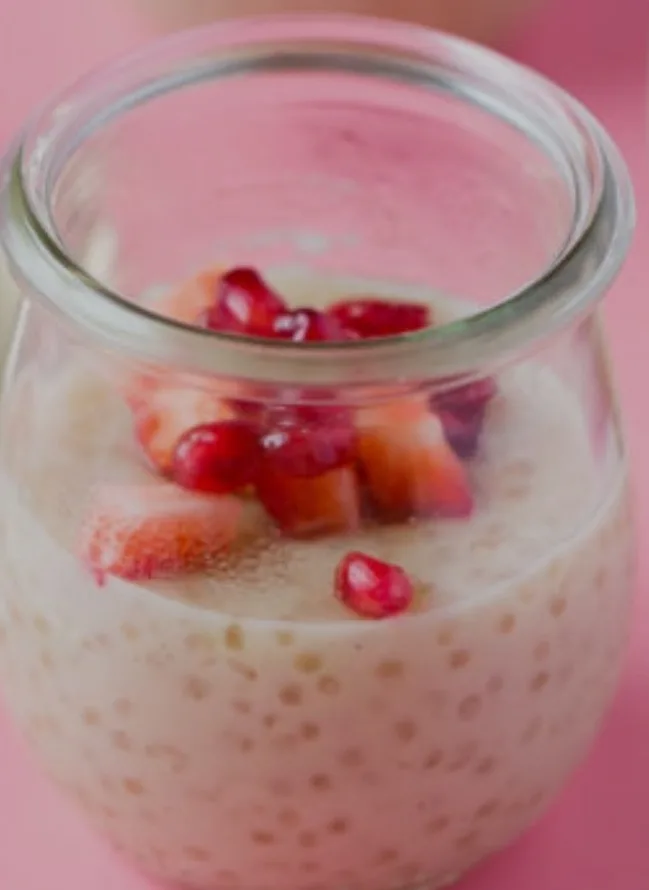 berry-licious-keto-tapioca-pudding:-creamy-coconut-milk-delight-with-mixed-berries