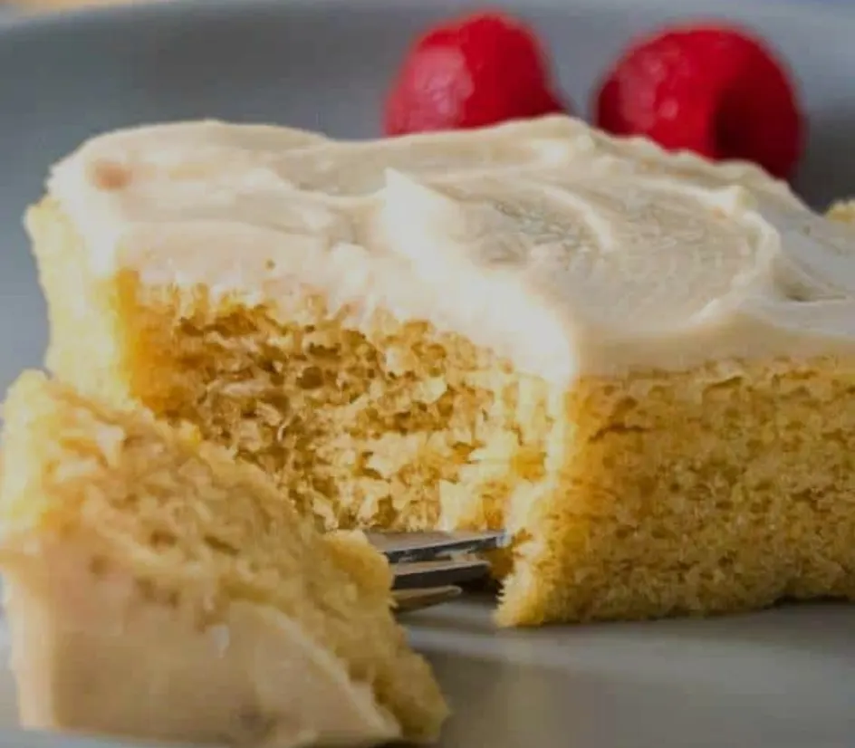vanilla-bliss:-keto-almond-flour-cake-with-creamy-cheese-frosting