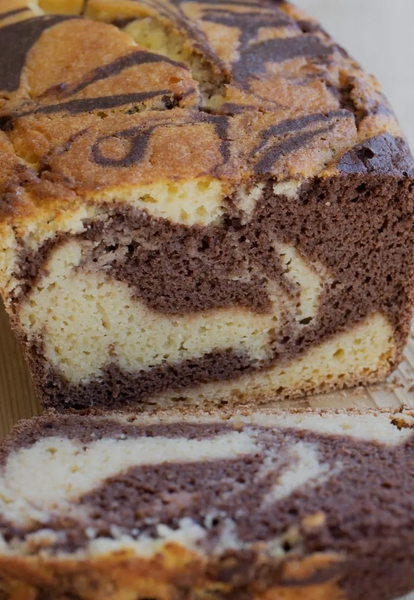 cocoa-coconut-fusion:-keto-chocolate-marble-cake-delight