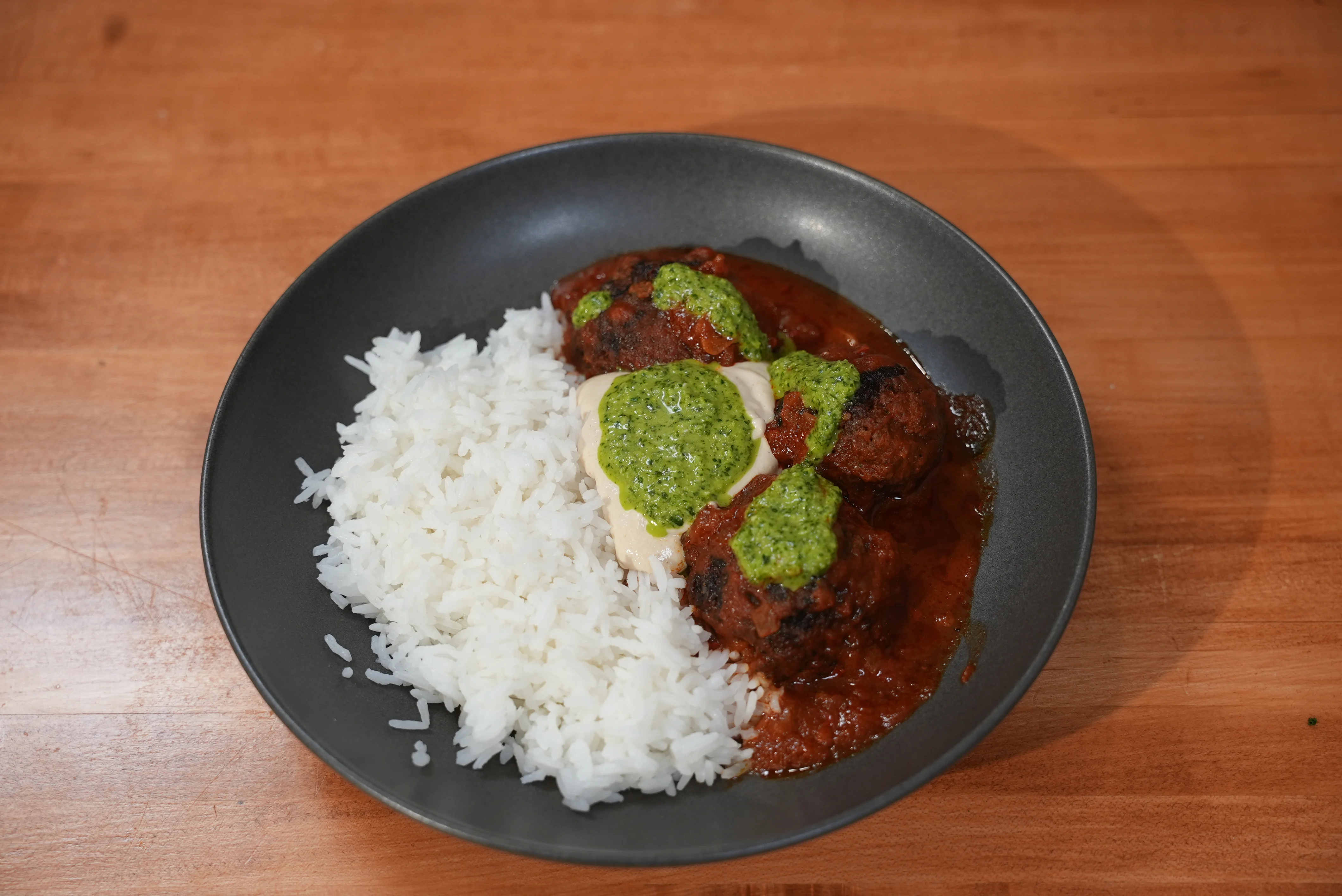 spicy-meatballs-with-tahini-and-schug