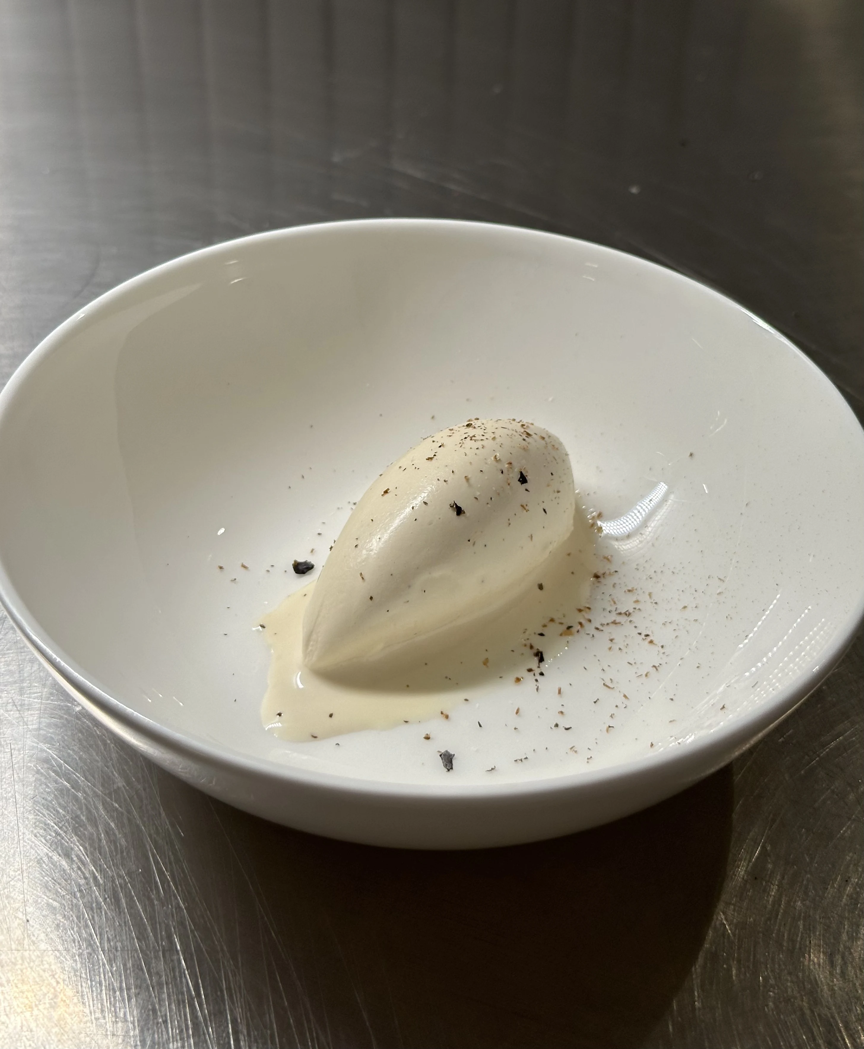 tonka-and-vanilla-ice-cream