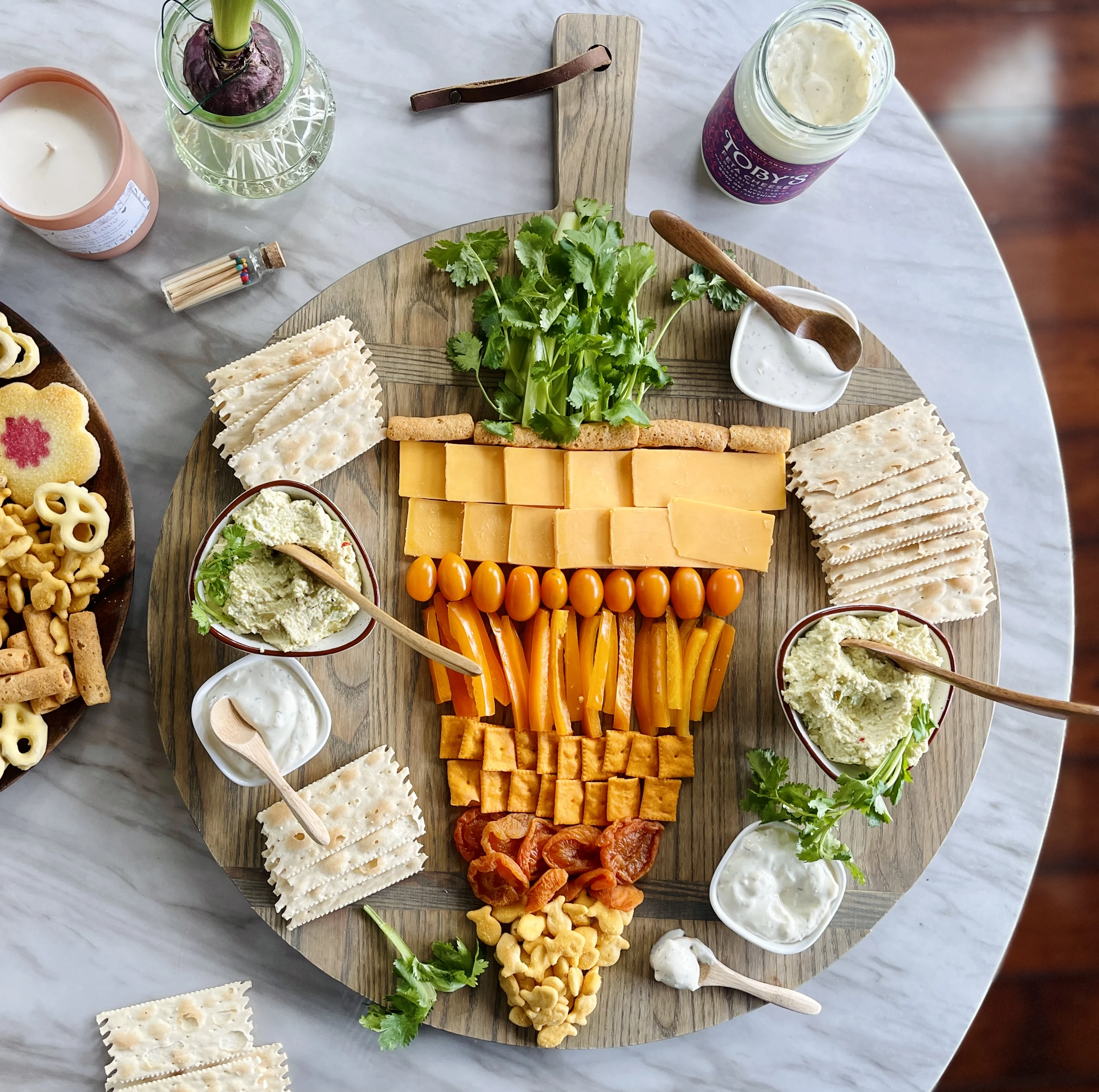 carrot-shaped-crudites-board