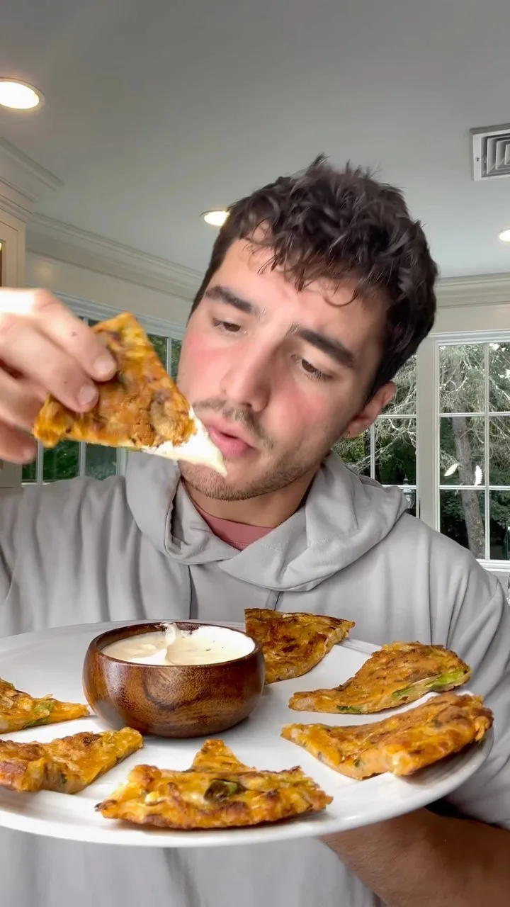 veggie-pancakes-with-a-creamy-hot-honey-dip
