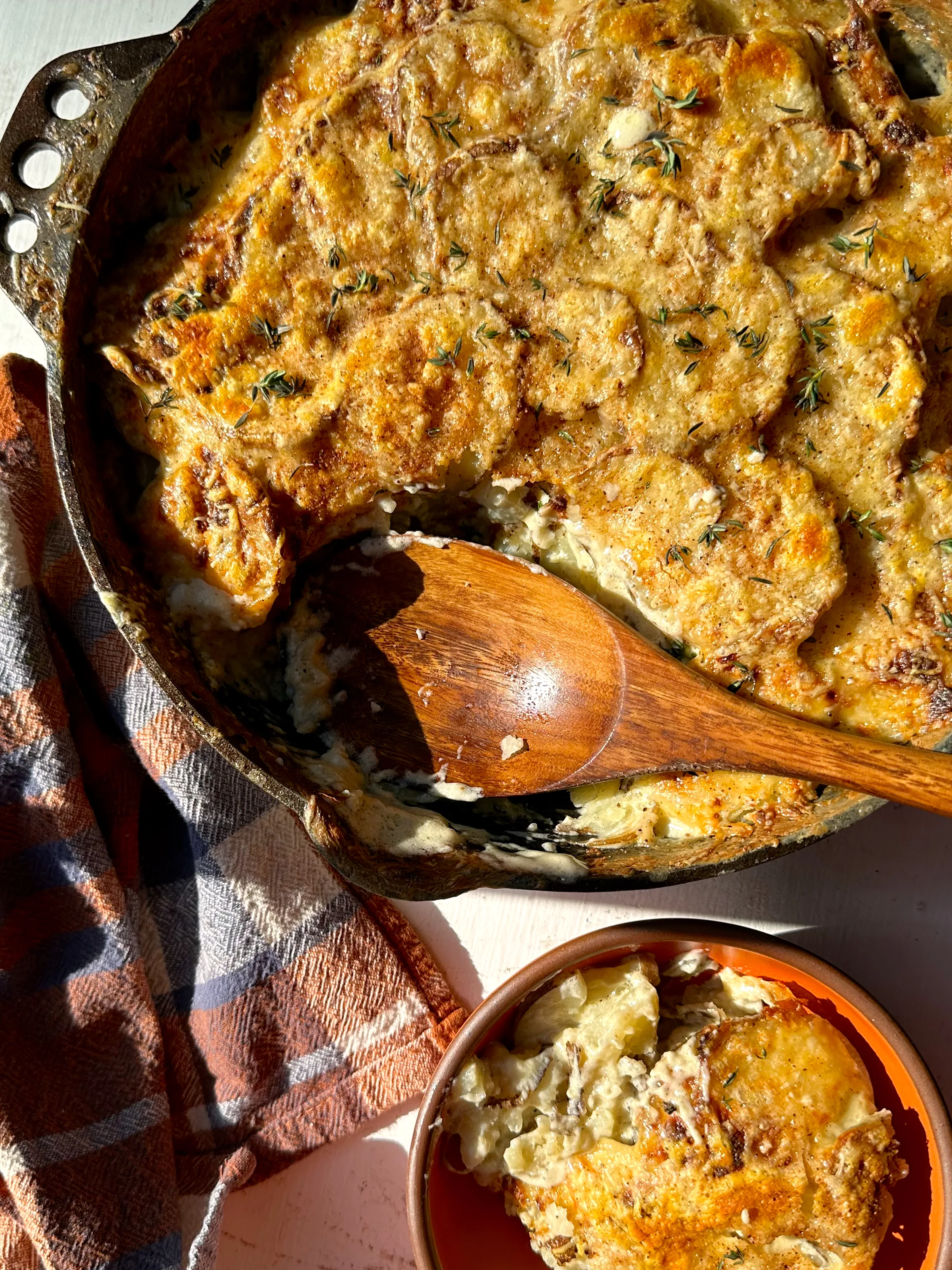 skillet-potatoes-au-gratin