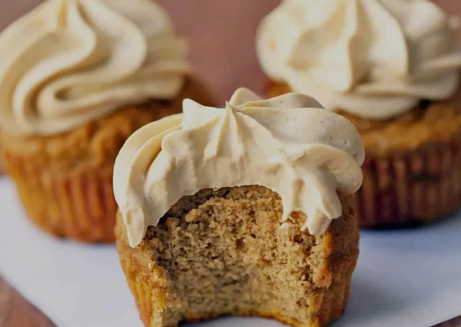 pumpkin-spice-bliss:-keto-cupcakes-with-creamy-cream-cheese-frosting