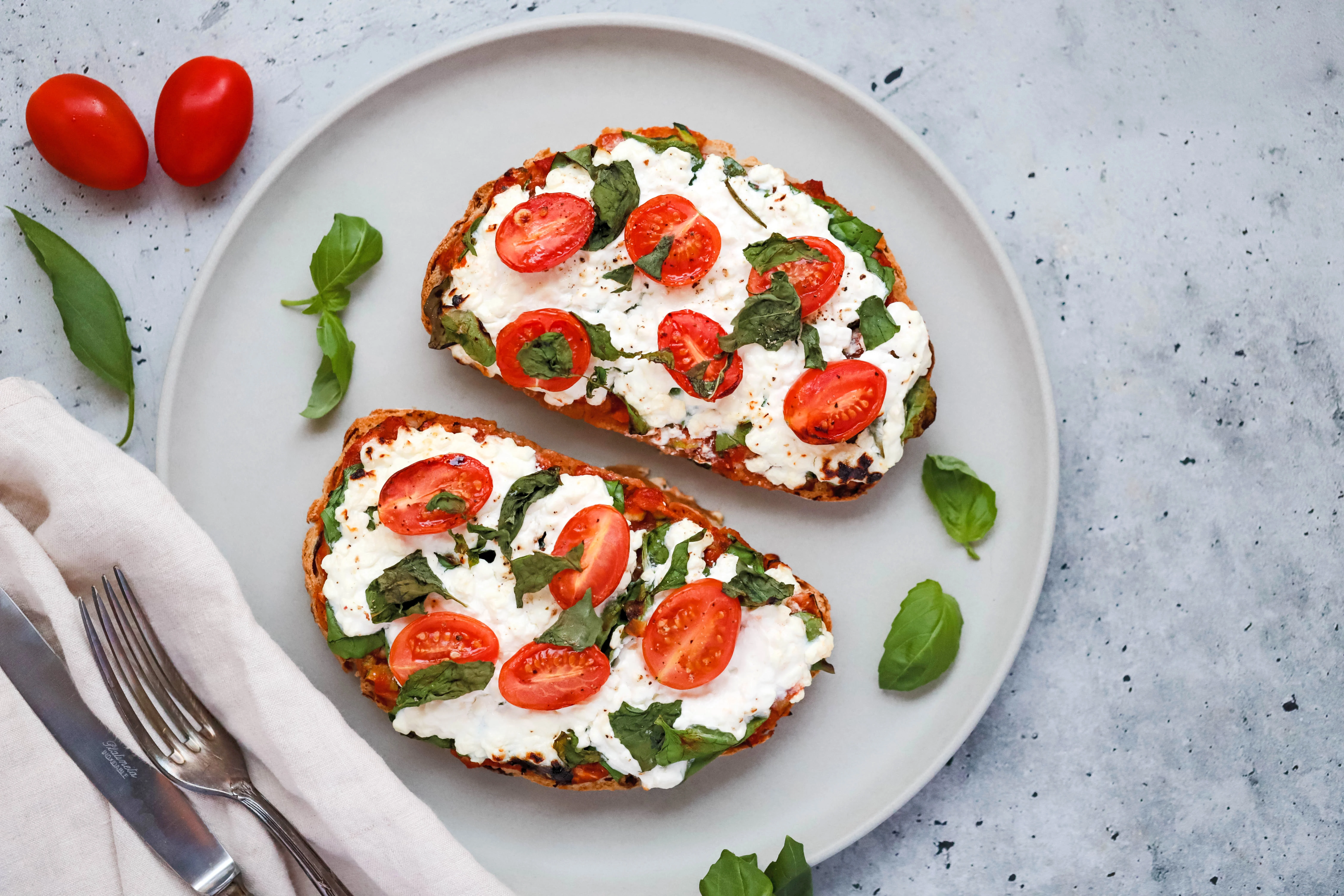savory-cottage-cheese-toast