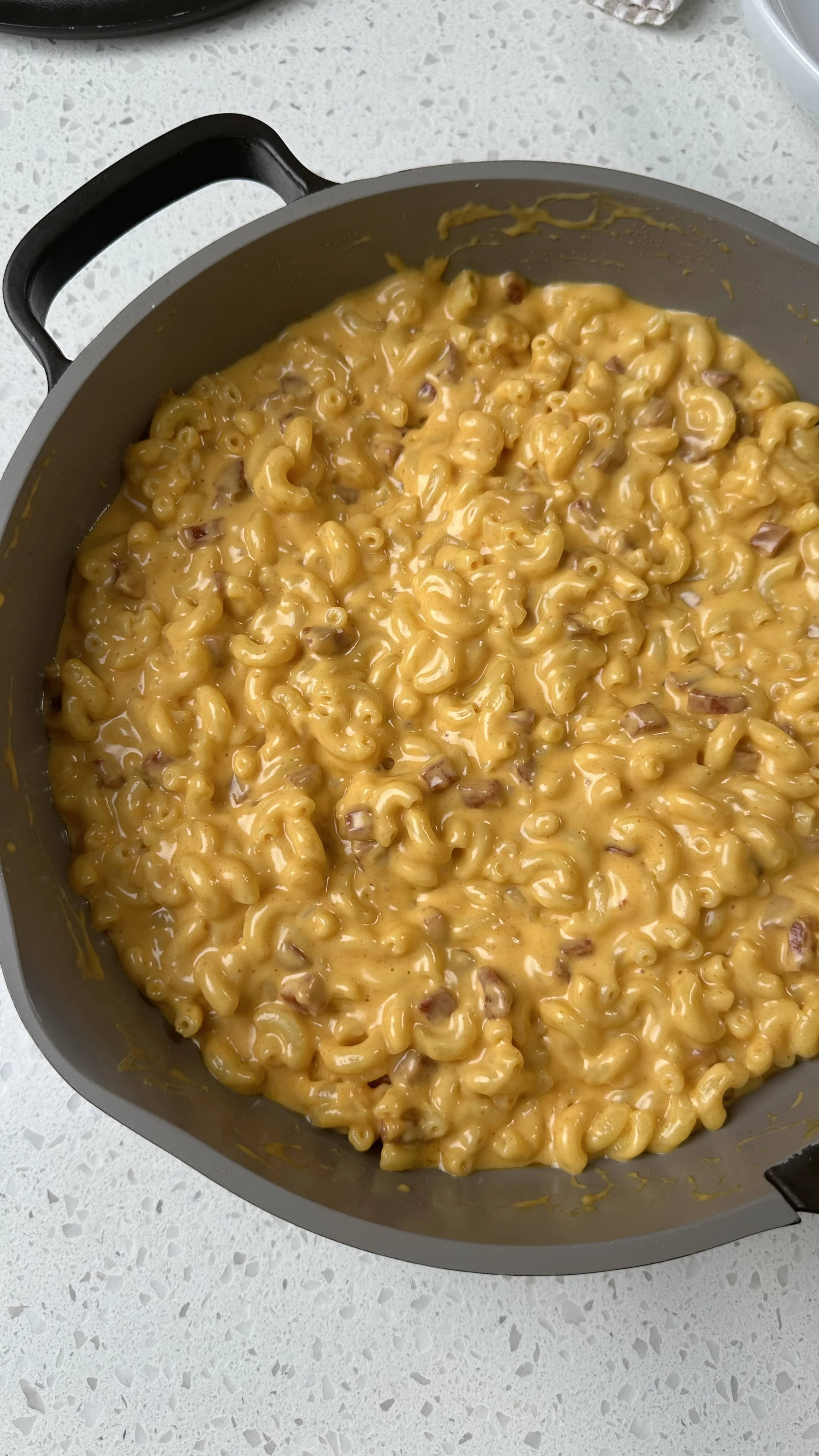 hot-chorizo-mac-and-cheese