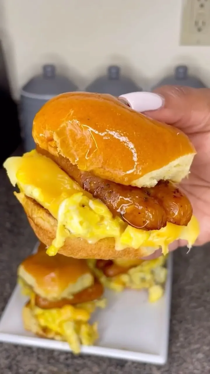 chicken-sausage-egg-and-cheese-sliders
