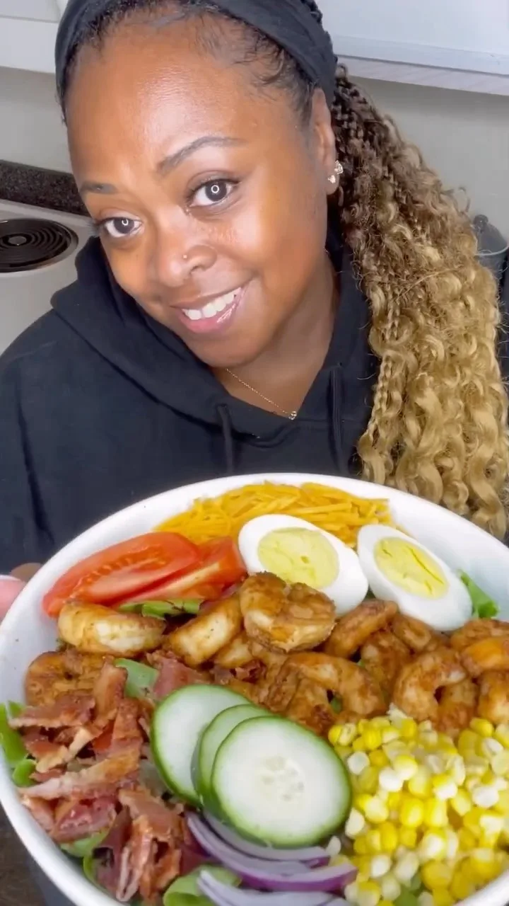 blackened-shrimp-salad-with-chili-lime-ranch-dressing