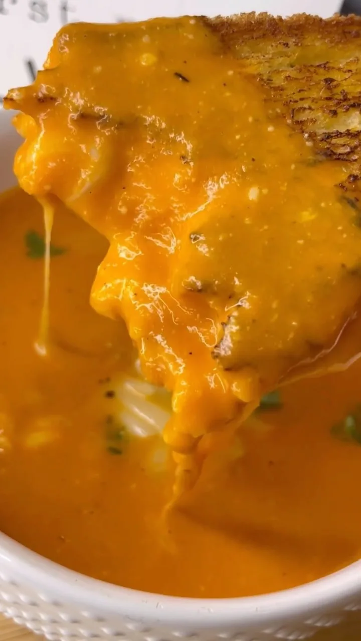 creamy-tomato-soup-w-grilled-cheese