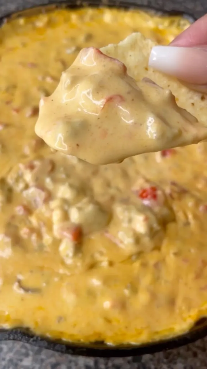 easy-skillet-rotel-dip