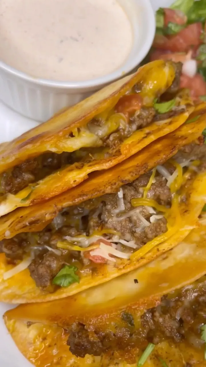 cheesy-beef-tacos-w-pico-de-gallo