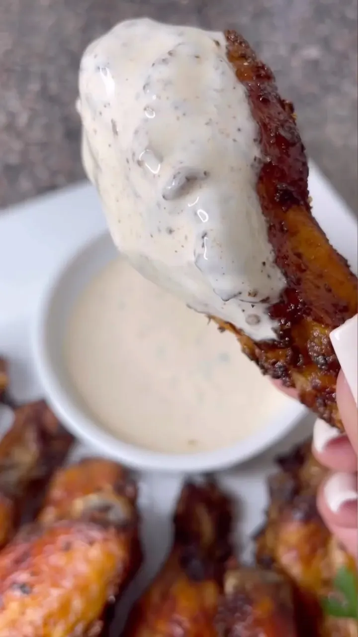 smoky-creole-rub-wings-w-smoky-creole-rub-ranch-dressing