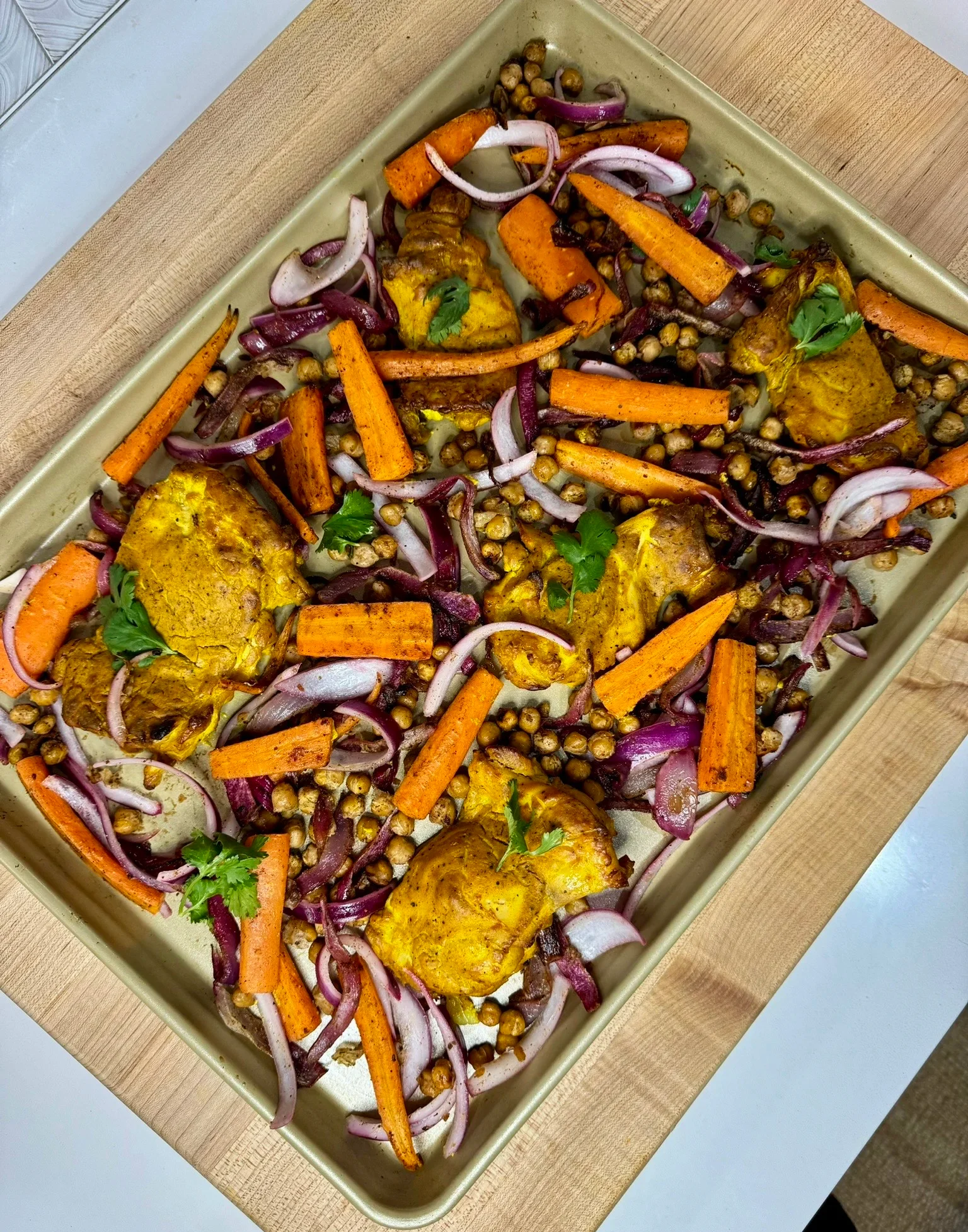 spiced-chicken-thighs-w-chickpeas-and-veggies