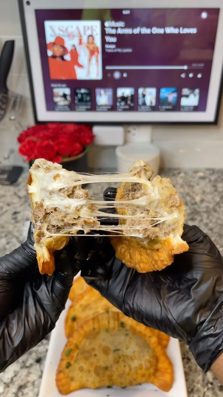 philly-cheese-steak-empanadas-(fried)