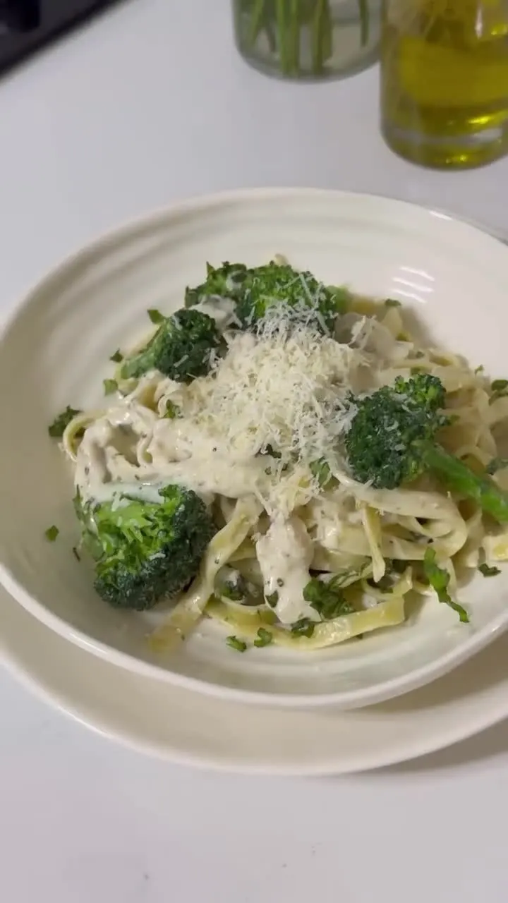 chicken-broccoli-fettuccine-alfredo-style