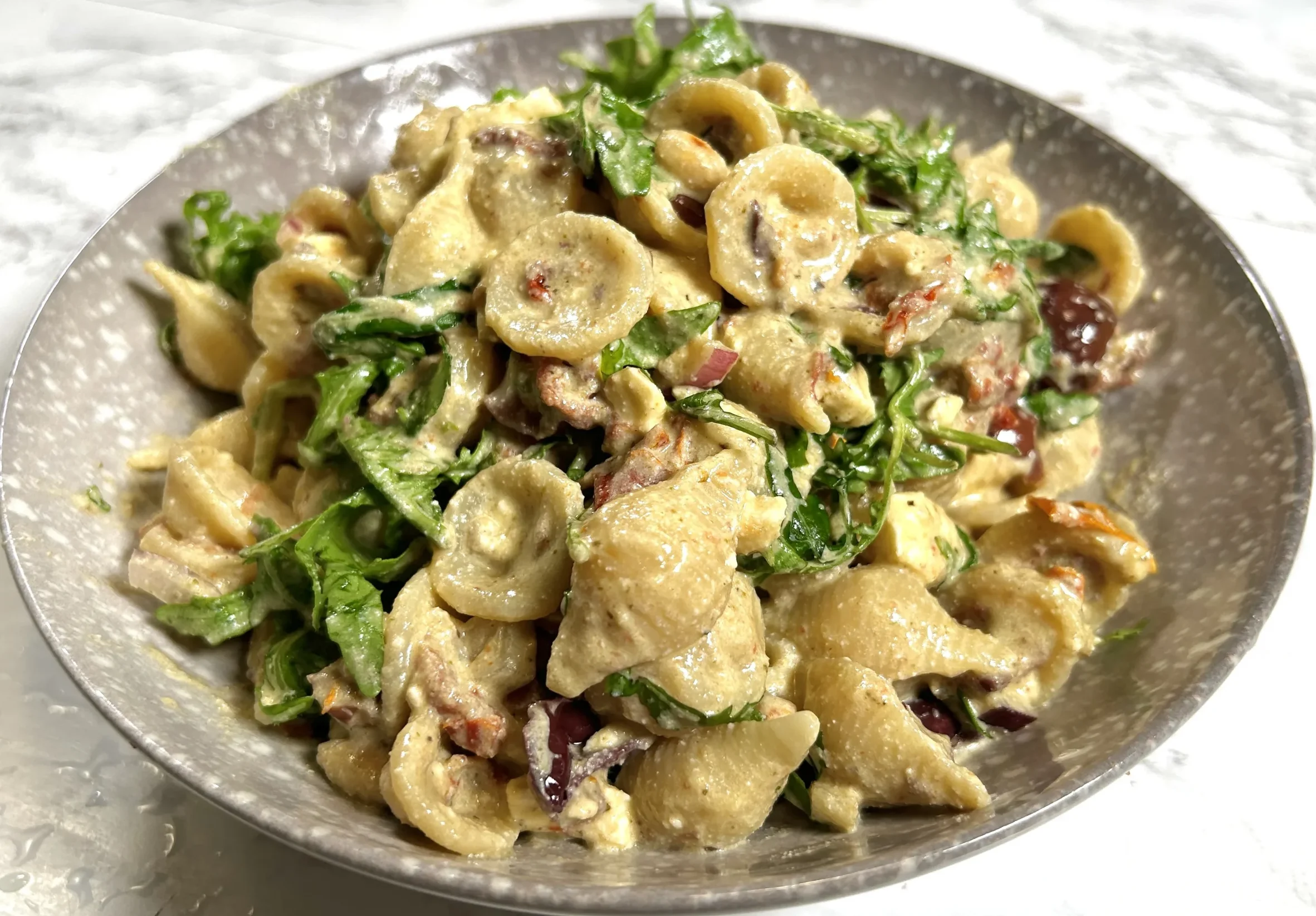 ensalada-de-pasta-con-salsa-de-pesto-yogur-pasta-salad-with-pesto-yogurt-sauce