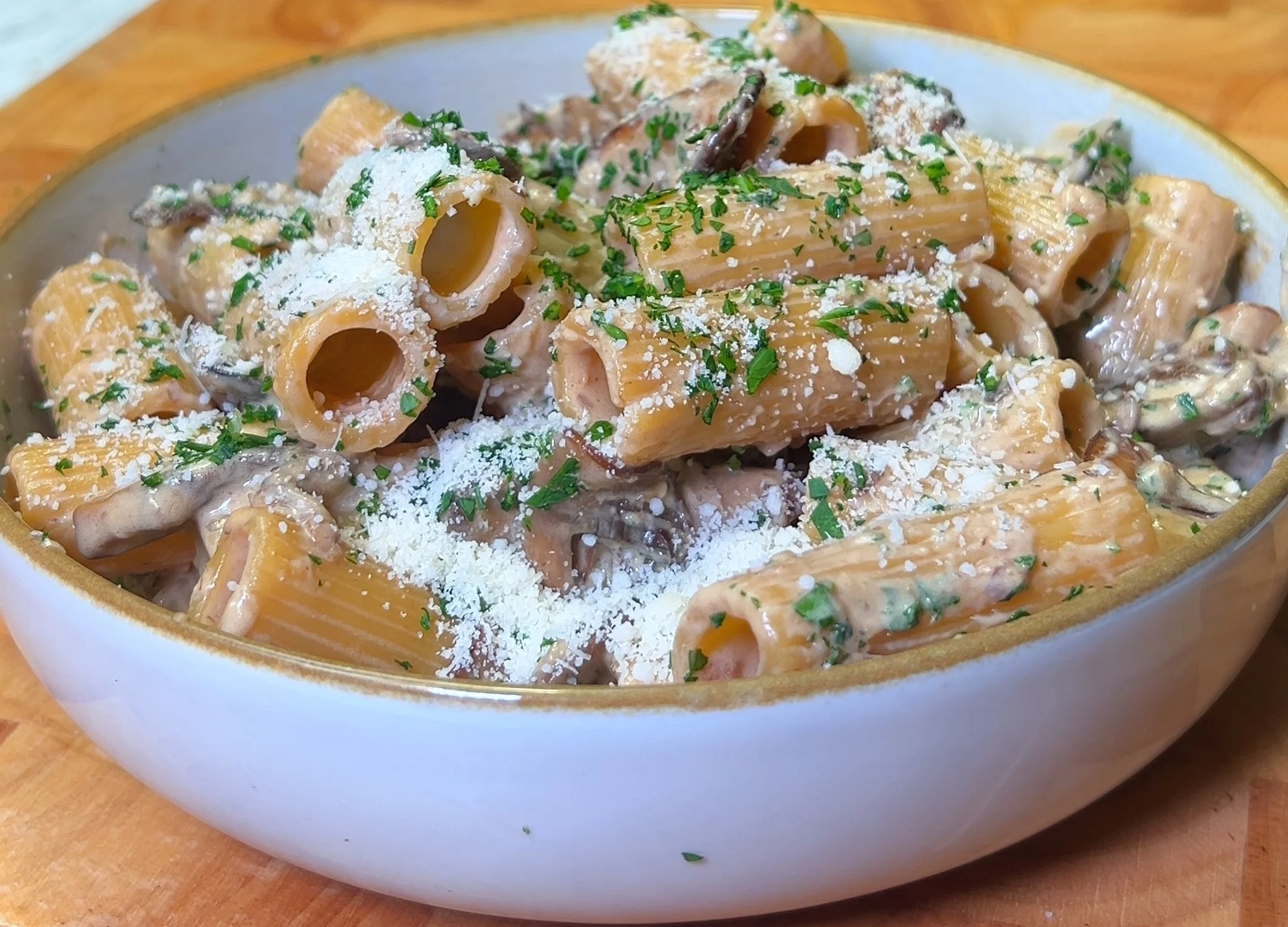 pasta-cremosa-de-champinones-creamy-mushroom-pasta