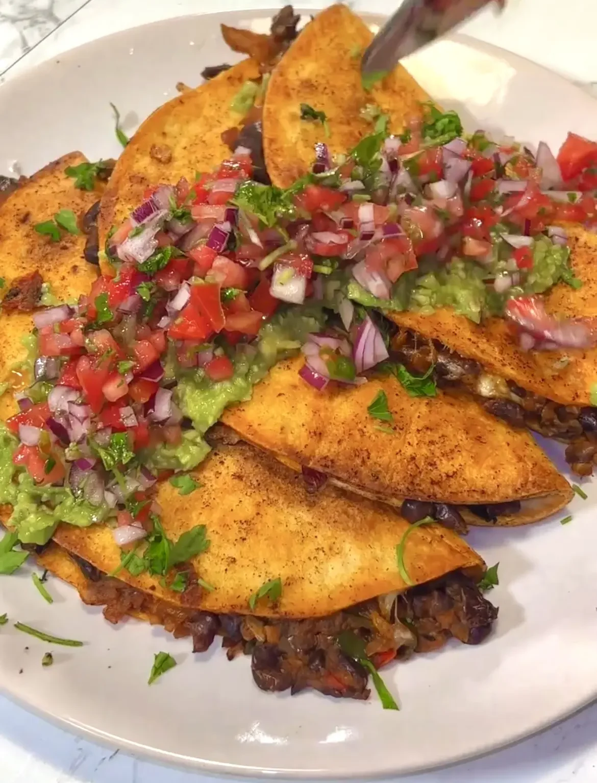 tacos-crujientes-de-frijoles-negros-crispy-black-bean-tacos