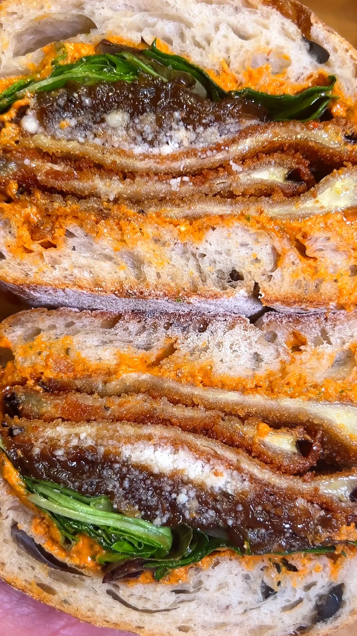 sandwich-de-berenjena-con-pesto-de-pimiento-rojo-asado-eggplant-sandwich-with-roasted-red-pepper-pesto