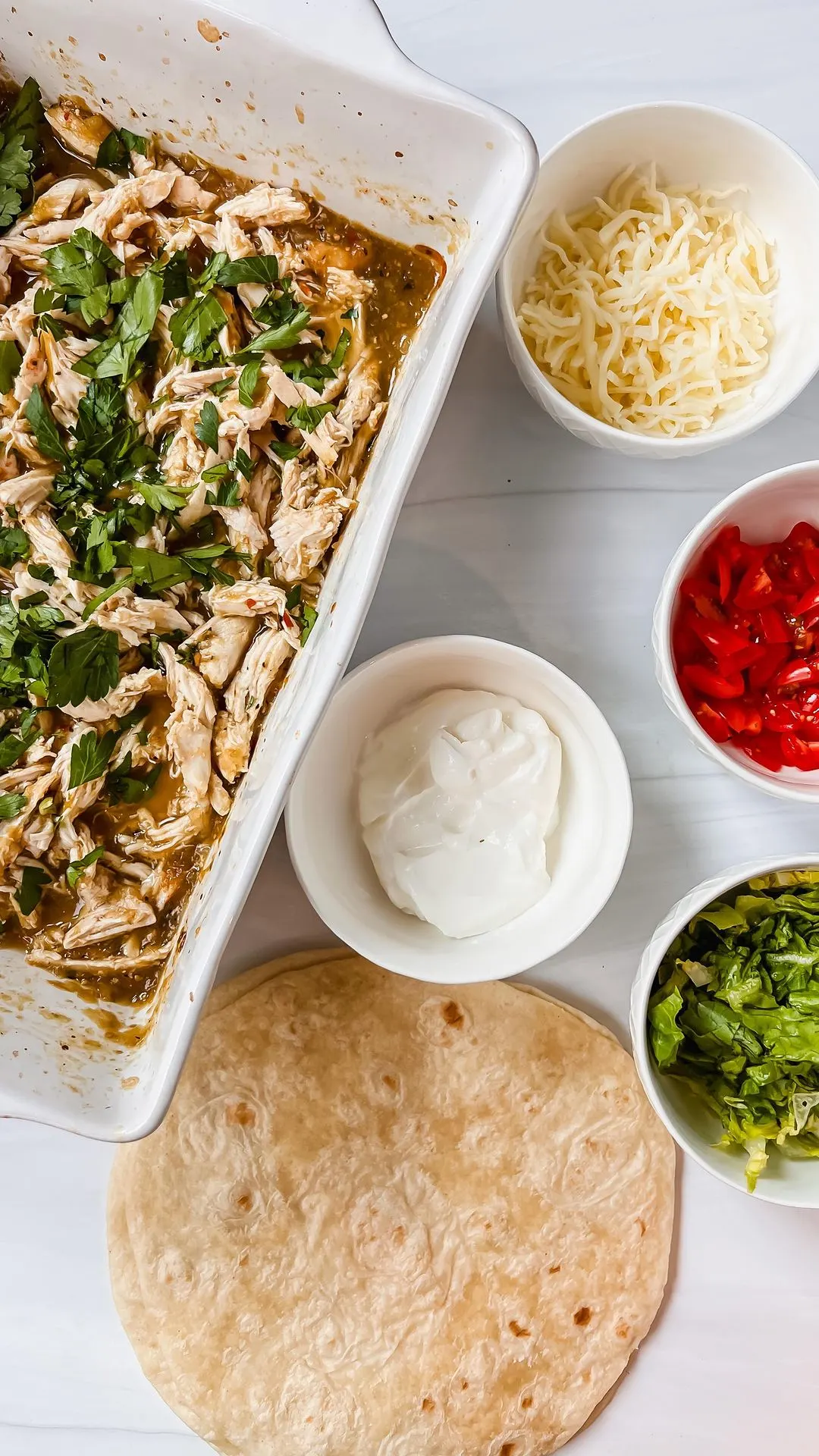 easy-salsa-verde-shredded-chicken-tacos